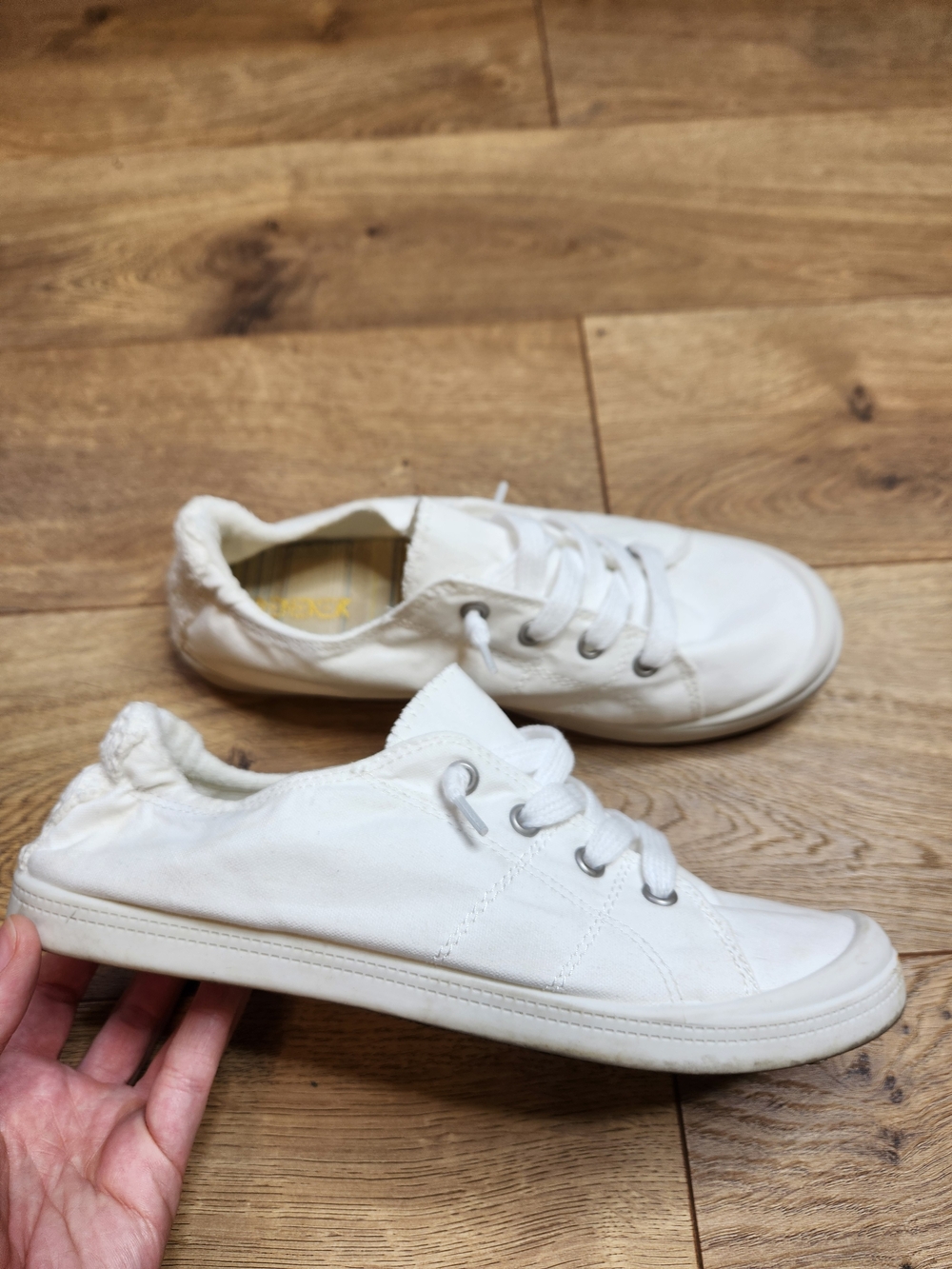 Beneker Slip On White Lace Canvas Shoe Women's 8